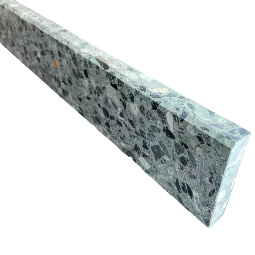Terrazzo sokkellister caracas slebet overflade og top med fas 40x1,5x7,5 cm