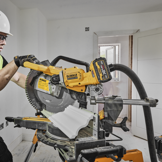 DeWalt DCS781N-XJ Flexvolt 305 mm geringssav 54V XR solo