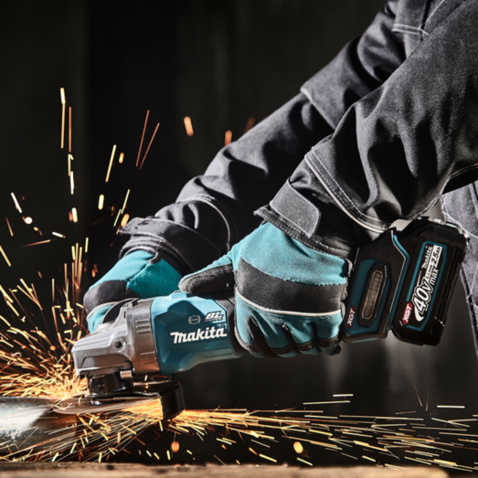 Makita GA005GM201 XGT 40V vinkelsliber 4.0 Ah batteri og lader