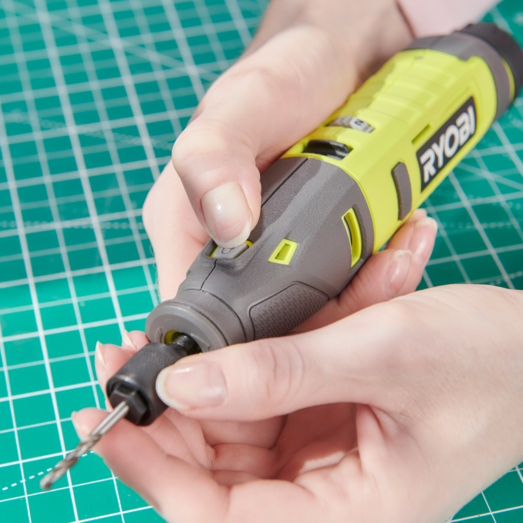 Ryobi RRT4-120GA15 4V USB multiværktøj, med 15 tilbehørsdele