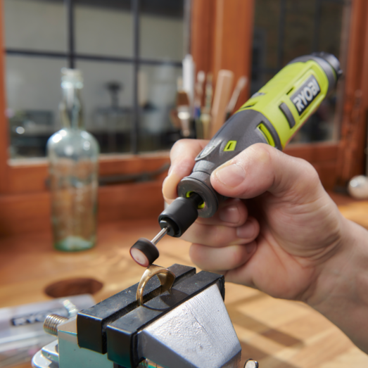 Ryobi RRT4-120GA15 4V USB multiværktøj, med 15 tilbehørsdele