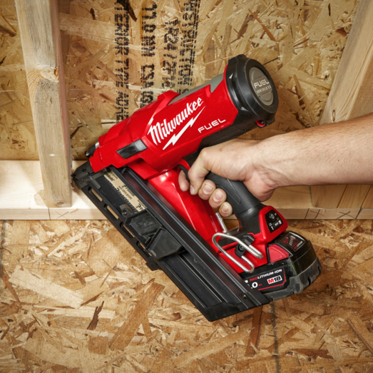 Milwaukee M18 FFN-502C Fuel™ 18V sømpistol 2x5.0 Ah batterier og lader