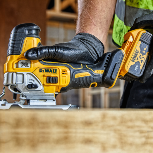 DeWALT DCS335N18V XR stiksav solo