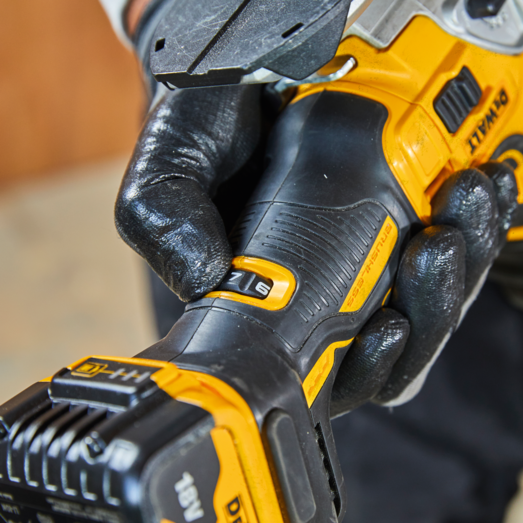 DeWALT DCS335N18V XR stiksav solo