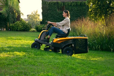 græsklipning med havetraktor