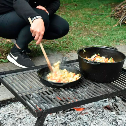 Bon-Fire tilbehørssæt med gryder, pander, bordskåner og lågeløfter