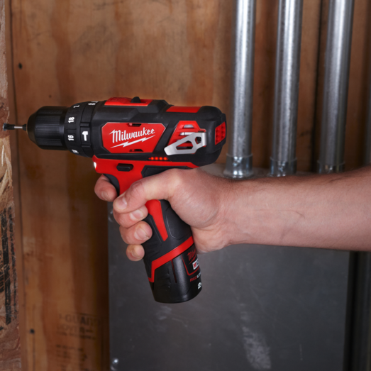 Milwaukee M12 BPD 12V slagboremaskine 2x2.0 Ah batterier og lader i kuffert